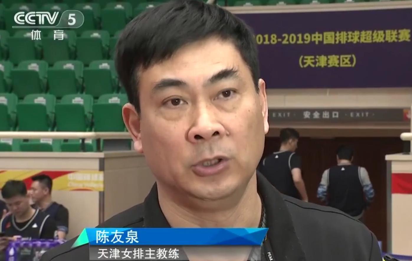 央视揭幕天津女排训练,郑益昕扣球秀出腹肌,李