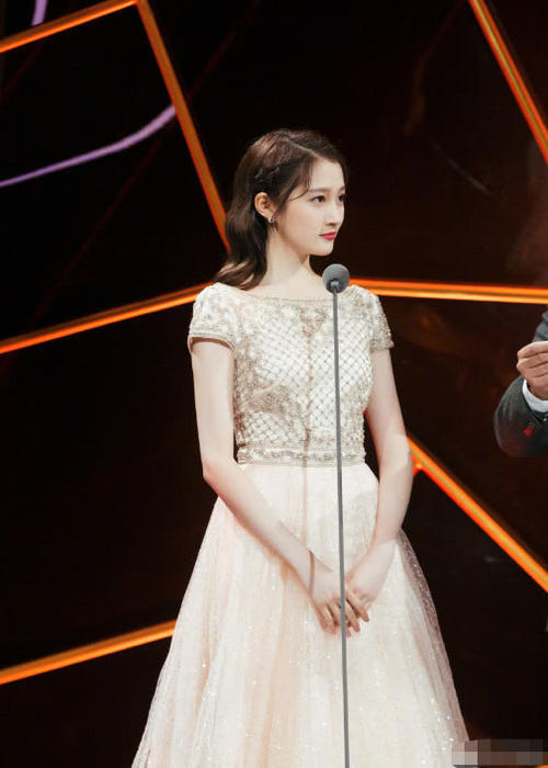 已知张继科181,关晓彤身高成 谜 ,网友:求鹿晗的