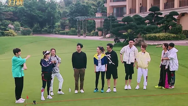 妻子:章子怡包文婧玩游戏摔倒,汪峰下意识脱口