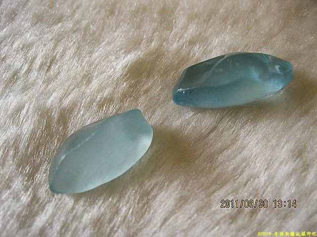 触摸来自新疆的蓝宝石和金丝玉