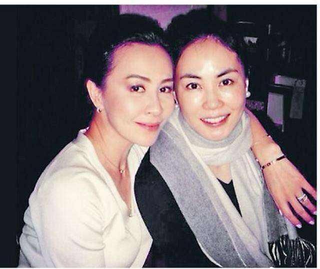 王菲打麻将太可爱了 刘嘉玲哄她开心点炮 张国