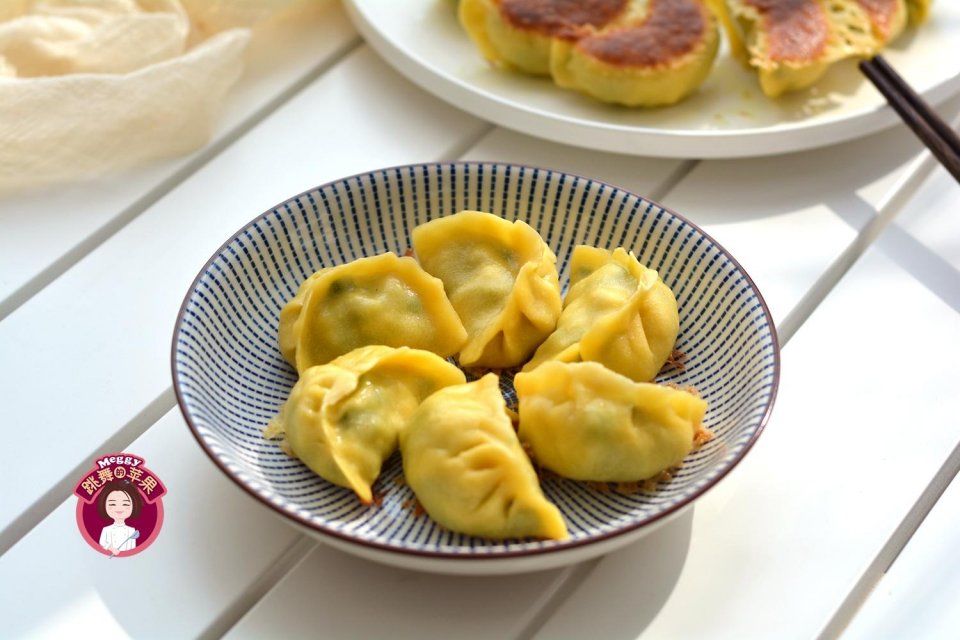 别再拿玉米面蒸窝头了,做一锅冰花煎饺,补钙降血压,女人吃减肥