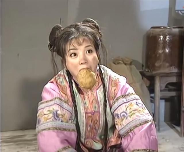 刘诗诗吃个肉串味如嚼蜡,而周冬雨吃馒头都能