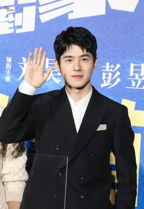 刘昊然第一次上舞台并且最后还荣幸得奖，也是因此这样才踏上了演艺之路