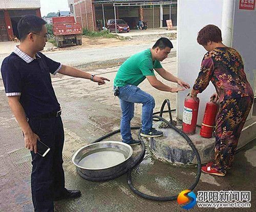 新邵陈家坊镇开展加油站安全隐患排查