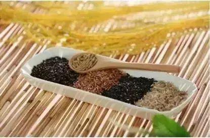 大米配什么杂粮熬粥 t01348e7b16119f3cd2.jpg