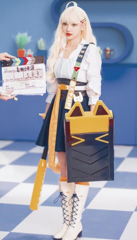 程潇cosplay照流出，有谁注意到她的站姿，双腿平行那刻巨撩