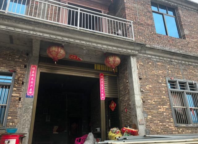 一个人对吴谢宇影响大,写自述时落泪,家中曾靠