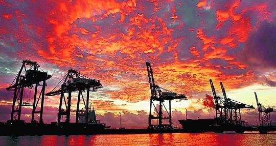 国人的骄傲！这个港口吞吐量连续8年世界第一，都赶超上海了！