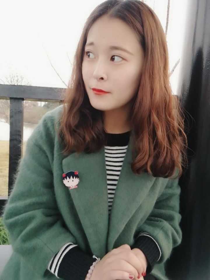 涨姿势，旅行户外拍摄让女友美如春天