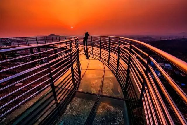 终于来了!浙江最长高空玻璃栈道开放!敢走我敬你是条汉子!