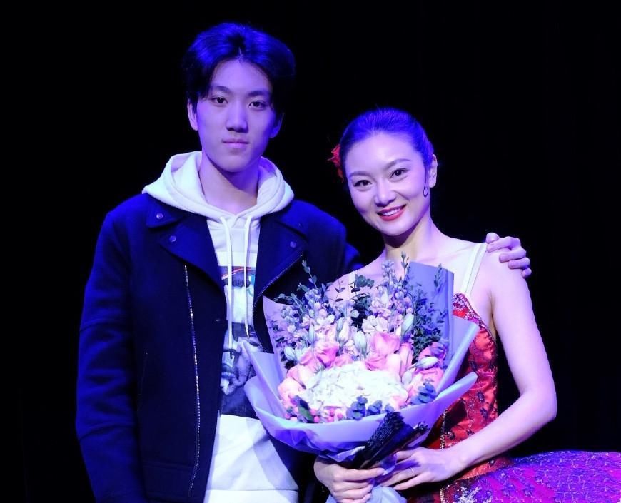 无名无份陪伴19年,让张艺谋收心原来得这样做