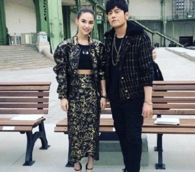 周杰伦昆凌同框看秀,身上的服装成最大亮点,被