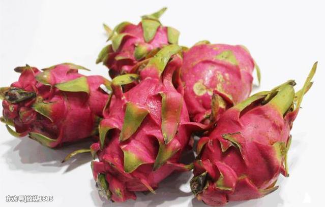 女人30岁后是发胖期,晚上常吃这3种食物,早上