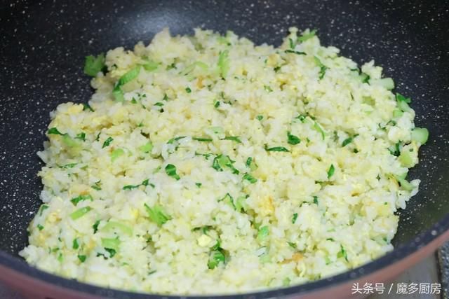 嫂子送的大鹅蛋，一个能顶仨鸡蛋，用来做蛋炒饭最棒了，营养美味