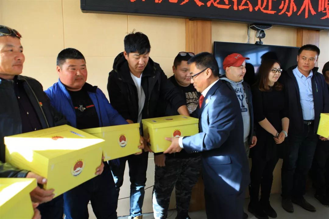 新右旗人民检察院开展送法送医疗下乡活动