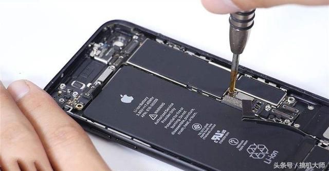 极客修揭秘:智能手机电池不可卸,厂商背后的套