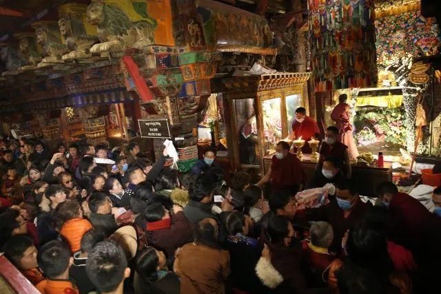 大年初三,各族群众欢度新年,拉萨一片祥和