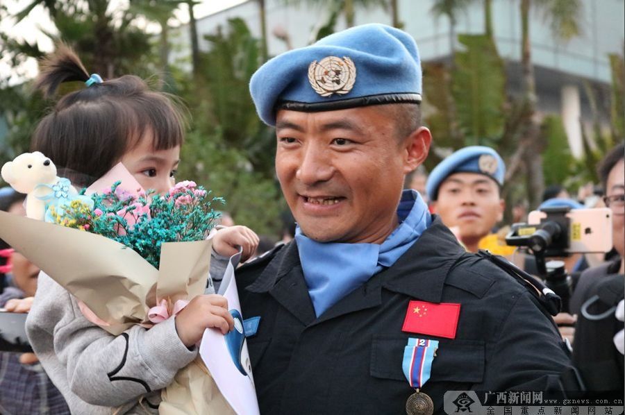 燃情 | \＂广西战狼\＂载誉归来!“蓝盔战士”们，欢迎你们回家!