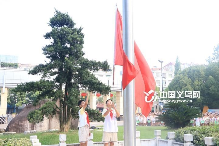 小手拉大手 文明一起走 这才是义乌《开学第一