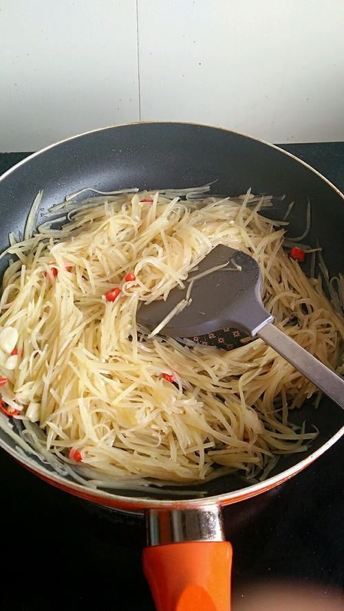 酸辣土豆丝的做法一看就会,开胃又爽口,好吃有营养