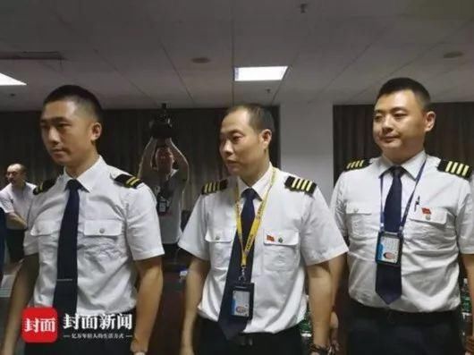 最新!民航局官方通报川航3U8633航班风挡玻璃