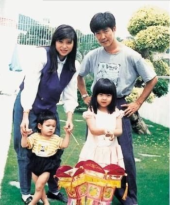 七小福现状:元奎低调、元彪幸福、成龙尴尬、