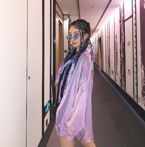 有种众望所归叫李小璐,女团风制服拍封面,复出不演戏当歌手