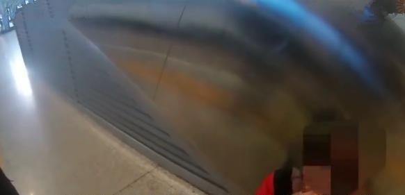 高铁霸座女称我想坐哪就坐哪,铁警:那你去坐