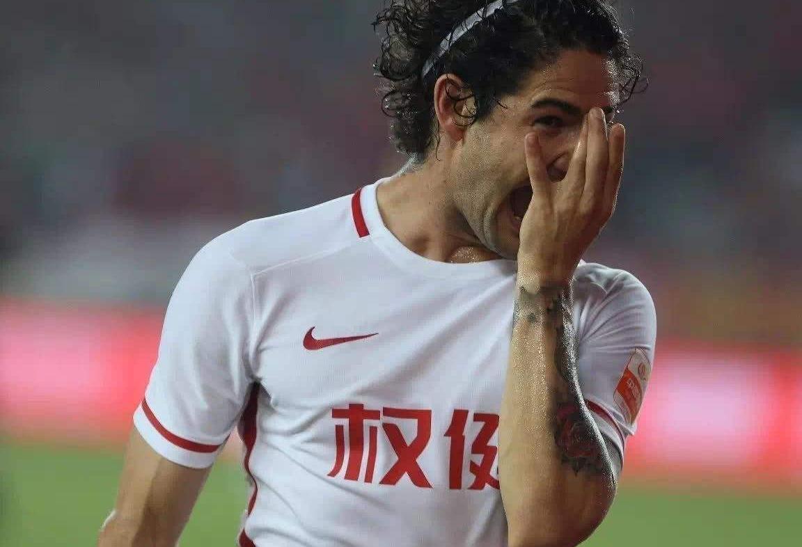 天津权健积极推动引援工作,两名世界级球员已