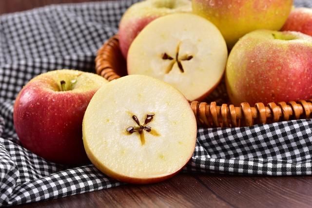 晚上经常吃一个苹果,对身体有哪些好处?养生专