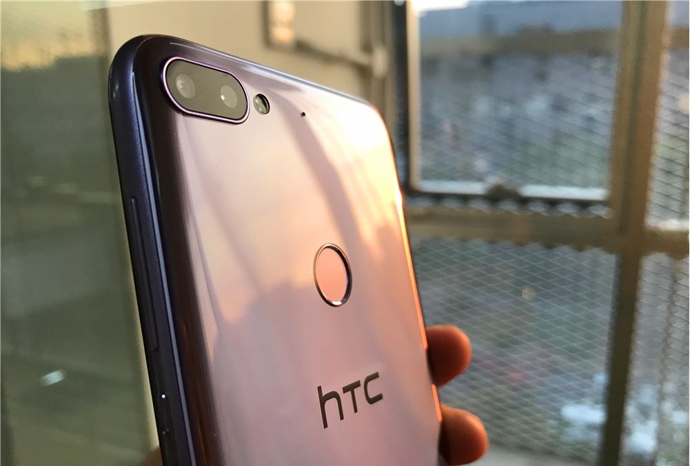 HTC Desire 12+上手实拍:镜面设计+后置双摄,