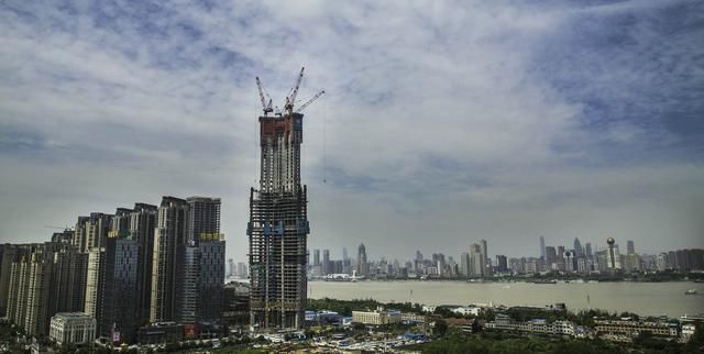 中国最高楼即将建成,耗资300亿元,超越上海中心大厦