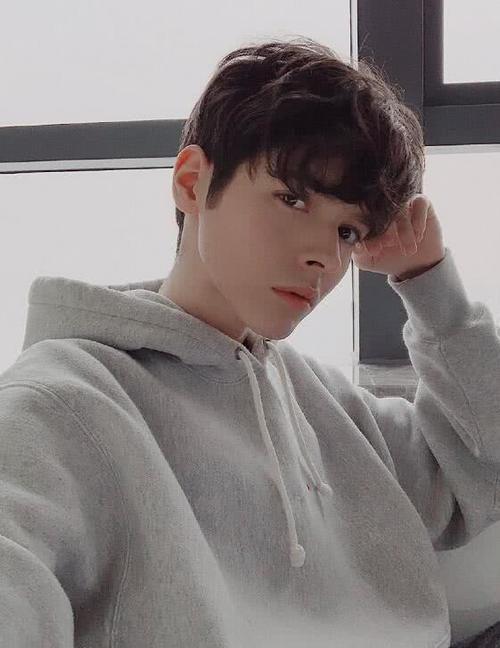 《歌手》小K首唱中文歌,发音开口跪,有谁注意