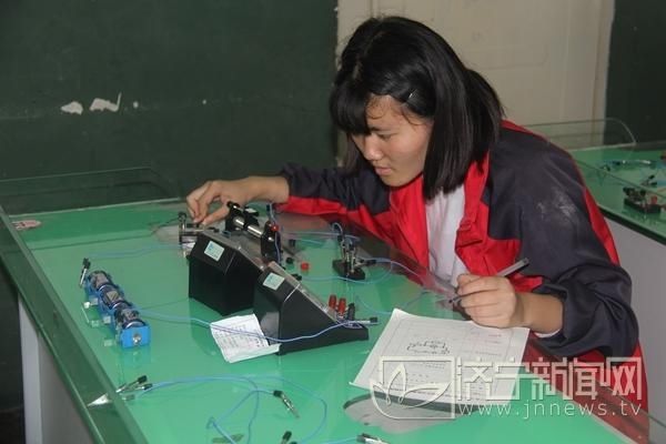 济宁2018年中考实验操作、信息技术及体育考