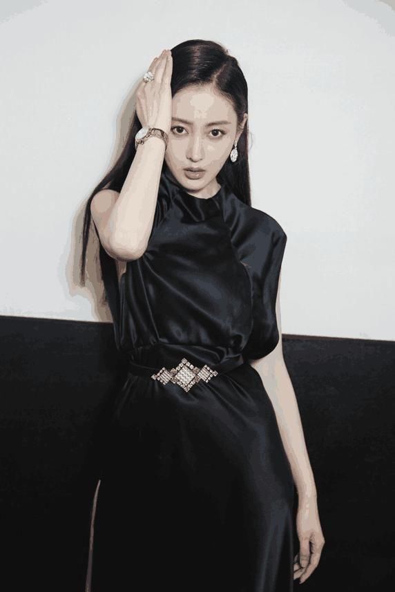 黑色礼服裙才是女明星品味的照妖镜,刘雯景甜