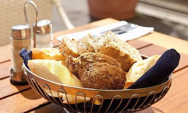 外国人喝酒有下酒菜么, 都是什么菜?