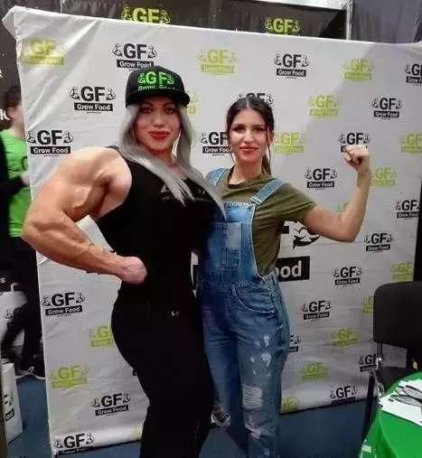 女性美女最大的健美纬度运动员,深蹲抄底200k超过拍街肌肉图片
