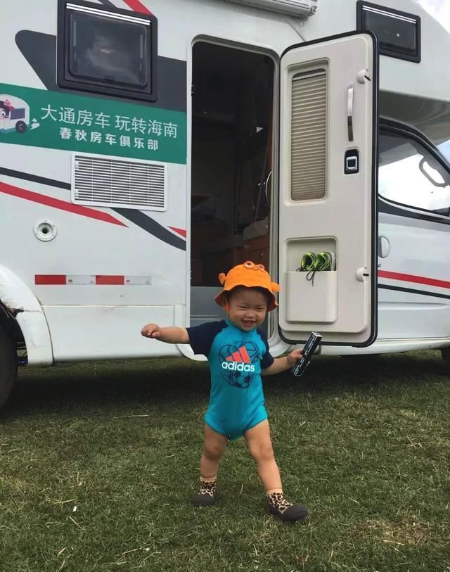 辣妈带娃海南房车行 房车虽小 院子很大