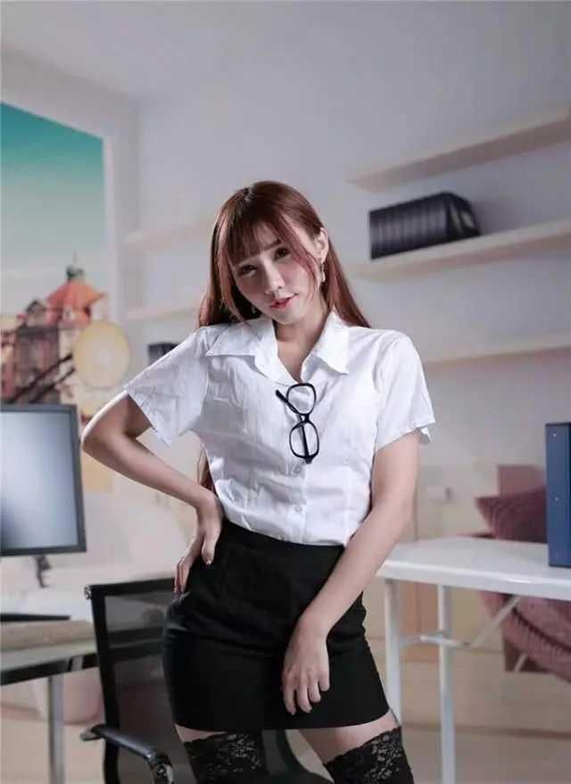 少妇OL美女黑丝袜美腿搭配白职业,尽显衬衫气质性感做爱饥渴性感图片