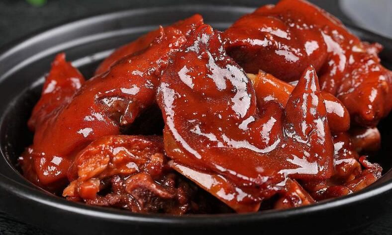 猪蹄是胶原蛋白之王,能延缓肌肤衰老,补益身