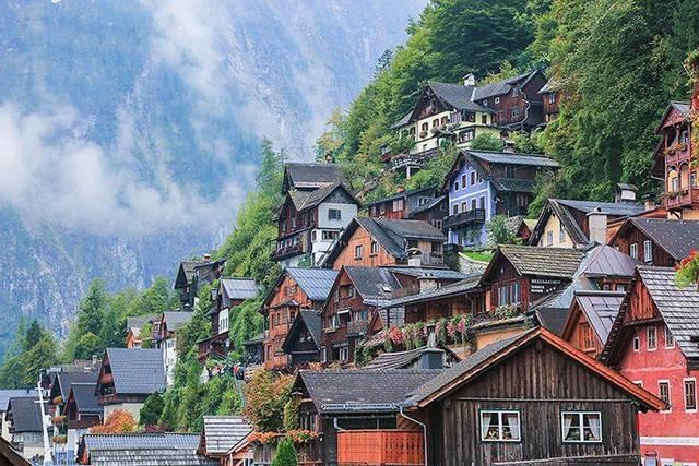 奥地利小镇意外走红,千人小镇瞬间涌入数万中