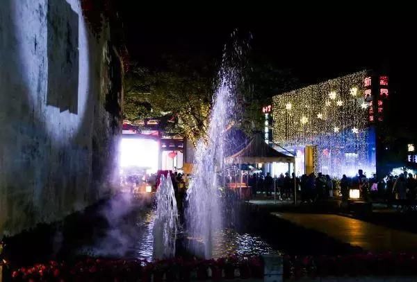 黄山市区藏着的一个隐世乌托邦小镇,还不要门票