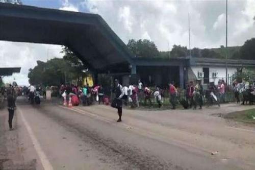 美国还没动手,这三国却联合出兵,全面封锁委内