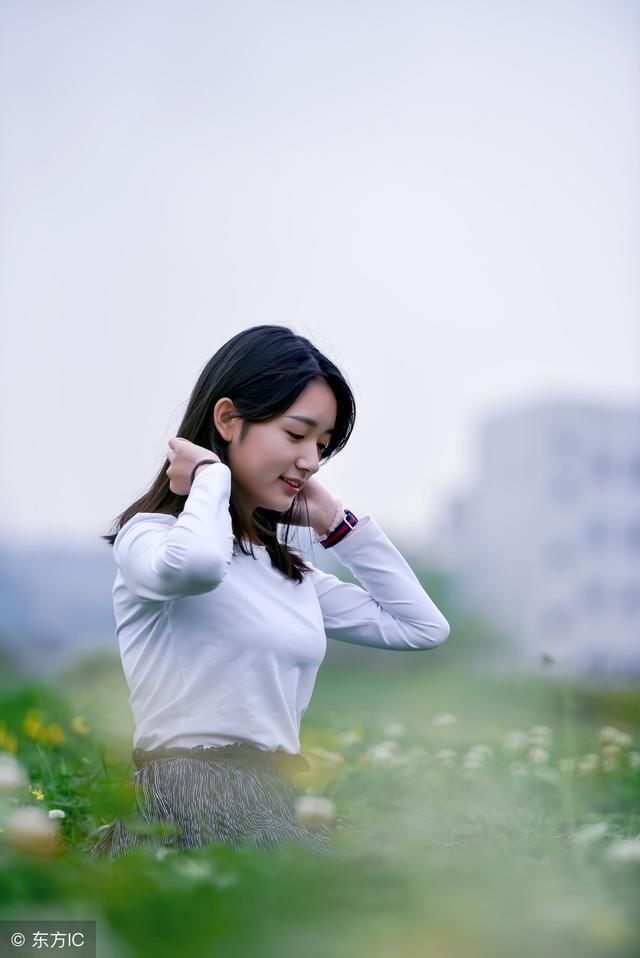 是谁的白天温暖了谁的黑夜，是谁的黑夜寂寞了谁的白天!