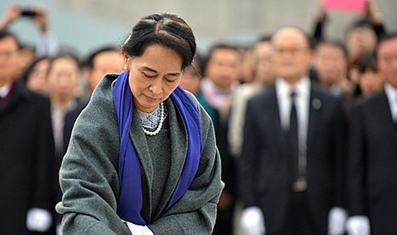 看完昂山素季,再看看英拉,就知道什么是优雅