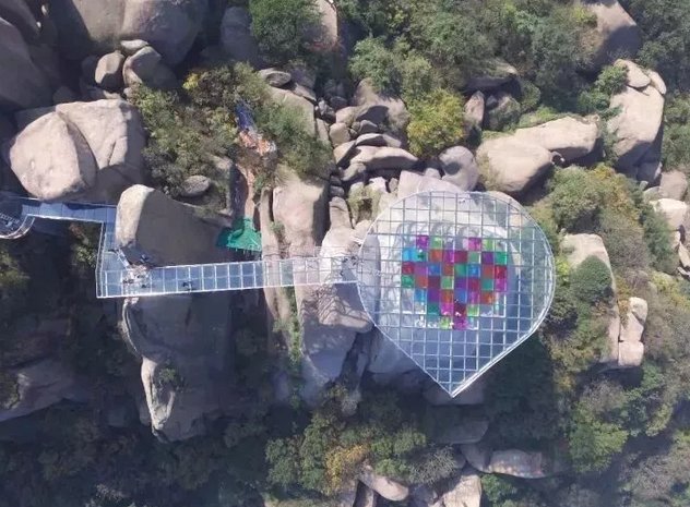 比张家界玻璃栈道刺激520倍！心形玻璃栈道超想去！