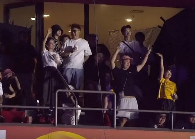 80后歌手第1人,张杰鸟巢演唱会震动歌坛,90后