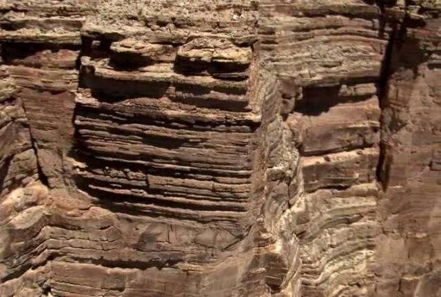 这个最危险的“小卖部”，悬挂在1800米峭壁上，你有勇气去吗？