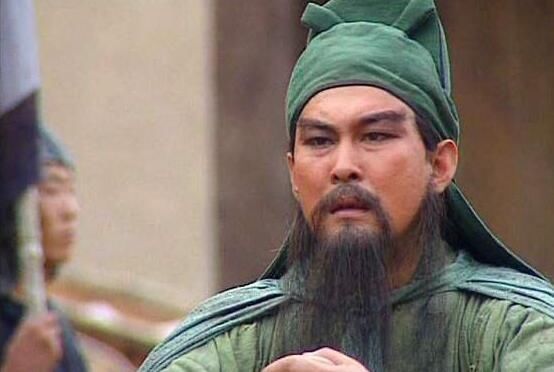 为什么张飞和诸葛亮都是乡侯，关羽混的就有点菜了？